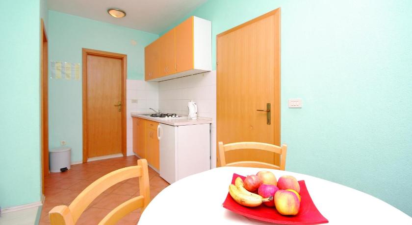 Makarska Apartments - image 22
