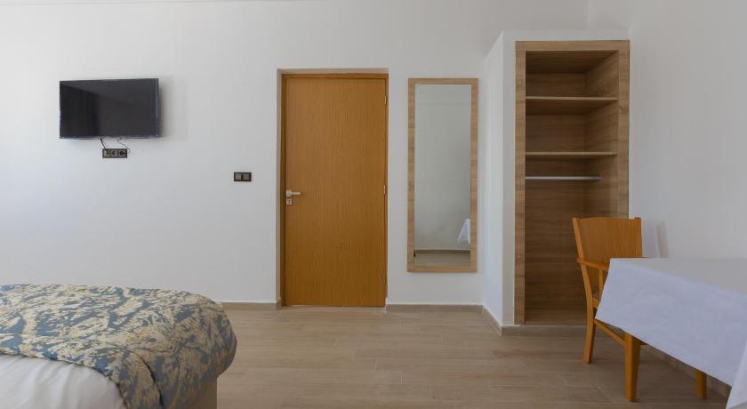 Image of Triple Room 8