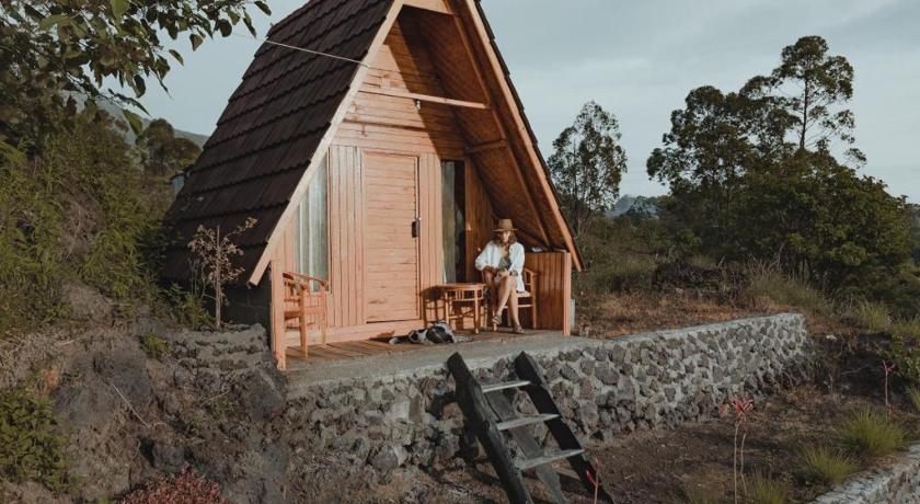 D’ Tepi Danau — Hotel in Bali