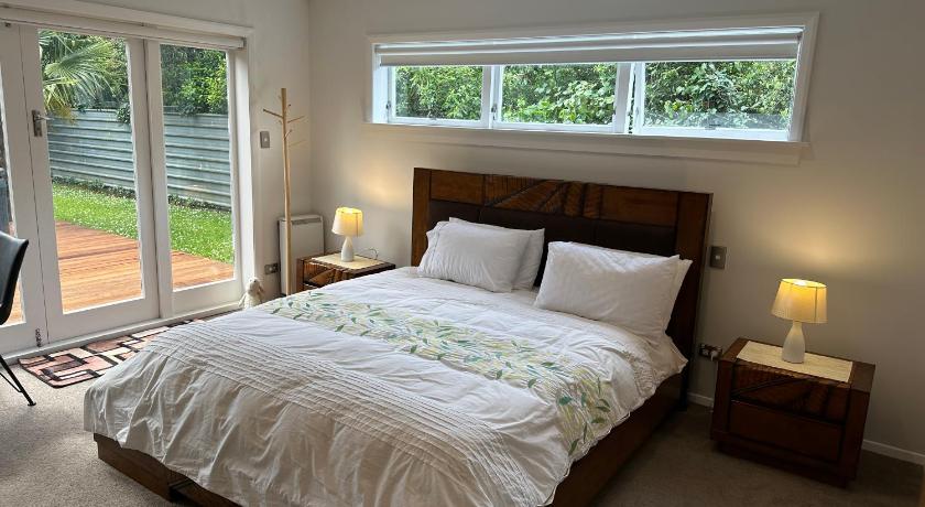 The perfect getaway for two in a large suite — Hotel in Wanganui