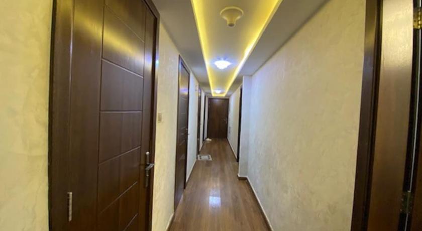 Lovely 2 bedroom rental unite with free parking photo