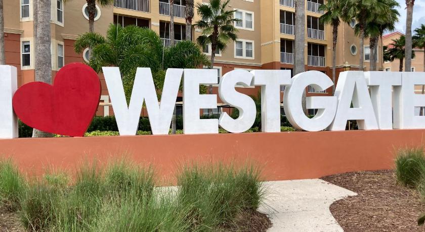 a sign that is on the side of a building, Westgate Vacation Villas Resort in Orlando (FL)