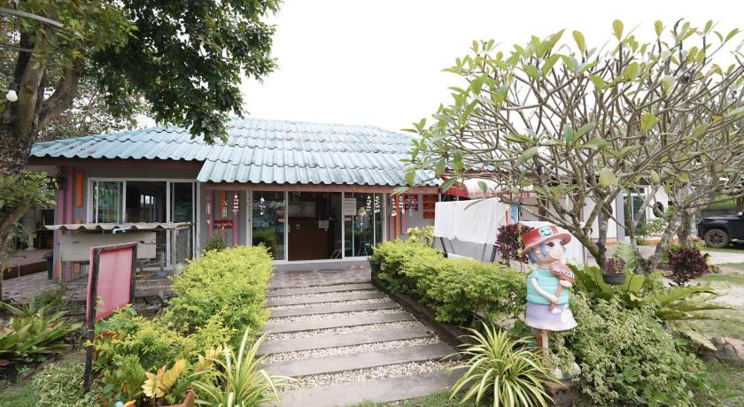 촌부리 Roomquest Chonburi Phanat Nikhom 3星级 酒店 外观