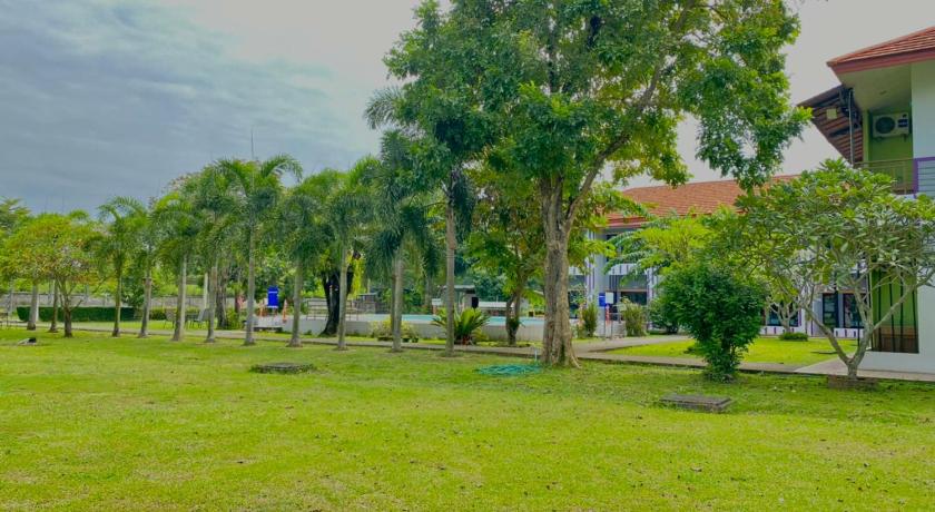 촌부리 Roomquest Chonburi Phanat Nikhom 3星级 酒店 泳池