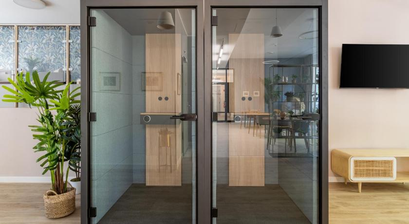 ベルリン Limehome Berlin Luise Henriette Str - Digital Access 3つ星 ホテル 客室