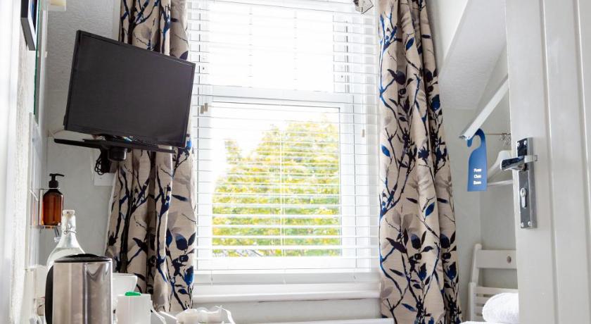 Image of Family Room with Shower 3