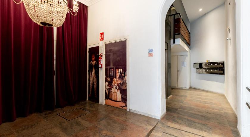 Cathedral Apartment, upper floor apartment photo