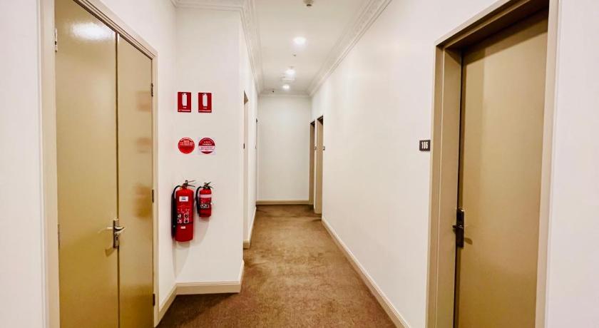 Clarendon Hotel Melbourne photo