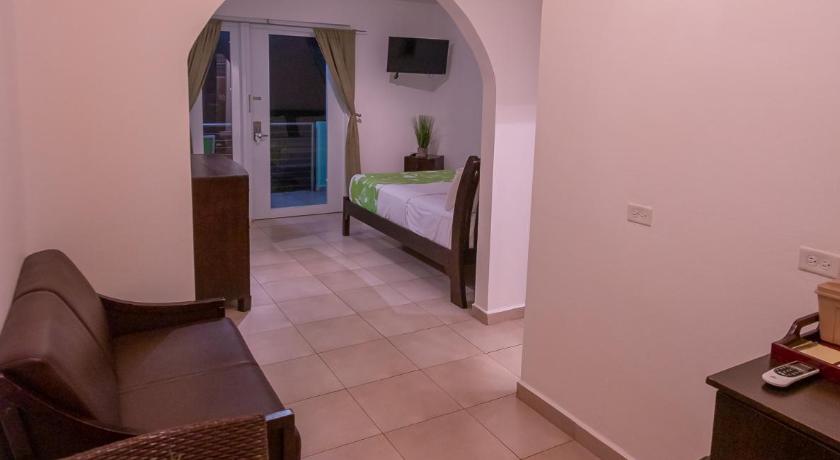 Image of Standard Queen Room 9