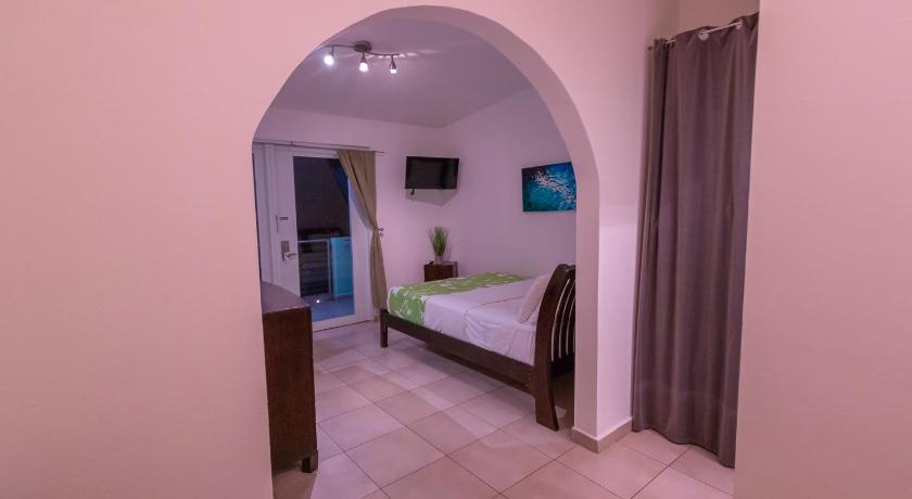 Image of Standard Queen Room 8