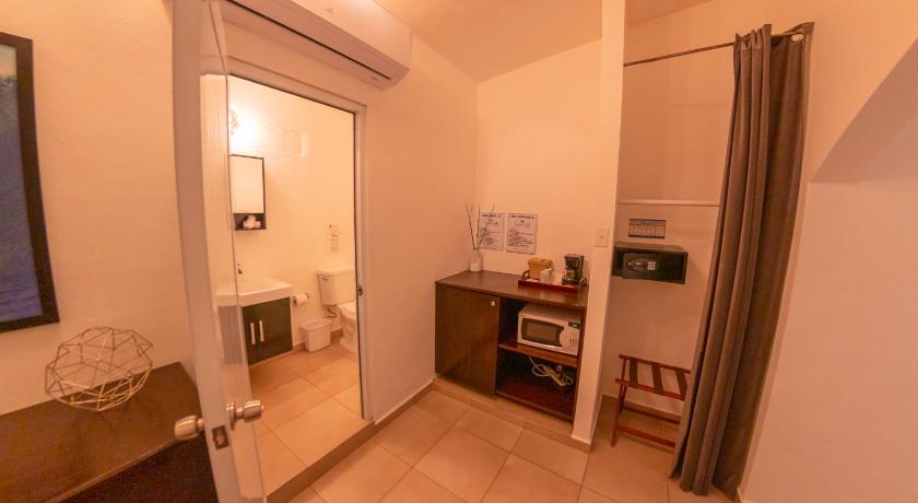 Image of Standard Queen Room 9