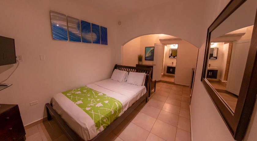 Image of Standard Queen Room 6