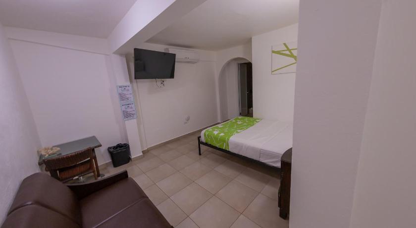 Image of Standard Queen Room 12