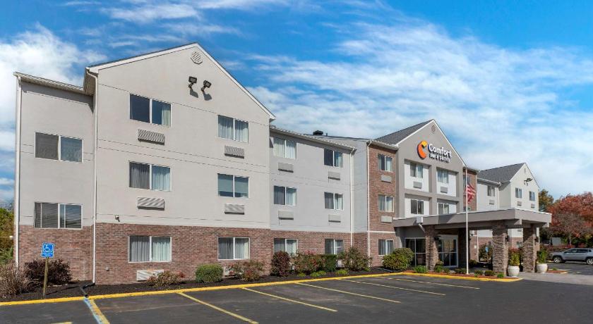 Comfort Inn & Suites photo