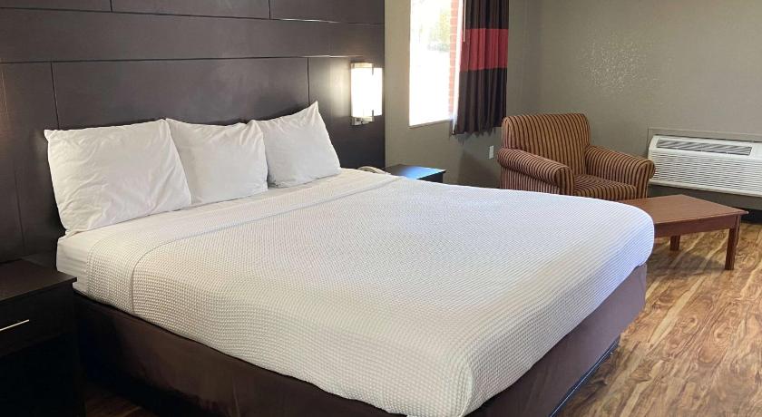 Days Inn by Wyndham Tupelo photo