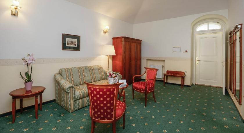 ラロクシュムジュシュ Szidonia Castle 4つ星 ホテル レストラン