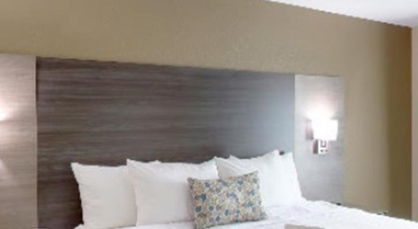 Quality Inn & Suites Roanoke - Fort Worth North photo