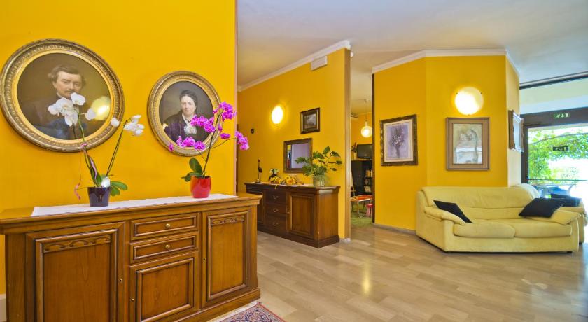 Hotel Nevada — Hotel in Bibione