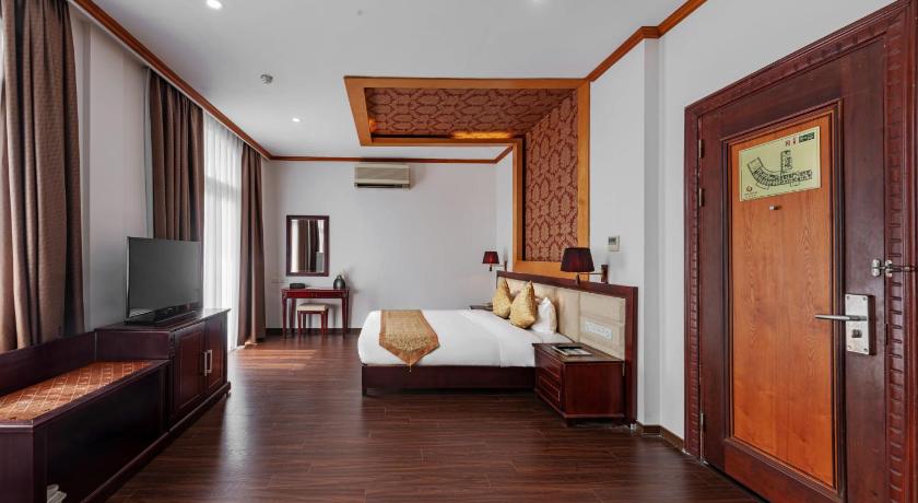 Image of Suite with City View 7