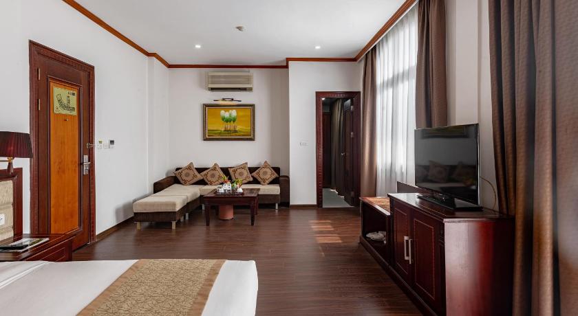 Image of Suite with City View 12