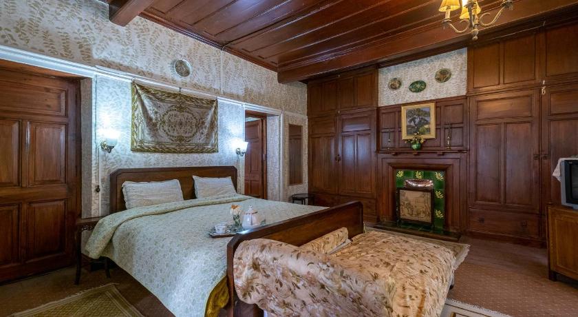 StayVista at Northwood Cottage with Vintage Luxury photo