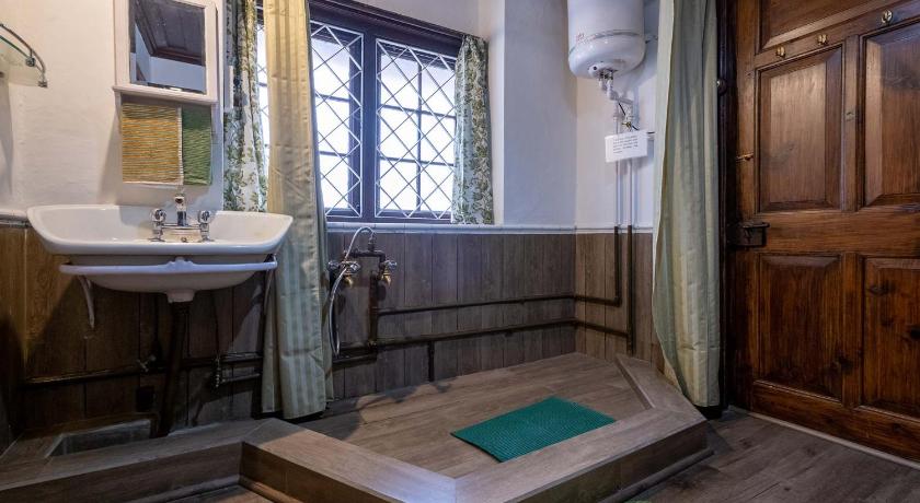 StayVista at Northwood Cottage with Vintage Luxury photo