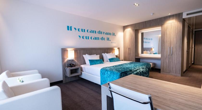 a hotel room with a bed and a desk, Van der Valk Hotel Vianen - Utrecht in Vianen
