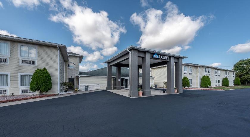 American Inn &amp; suites — Hotel in Dundee (MI)