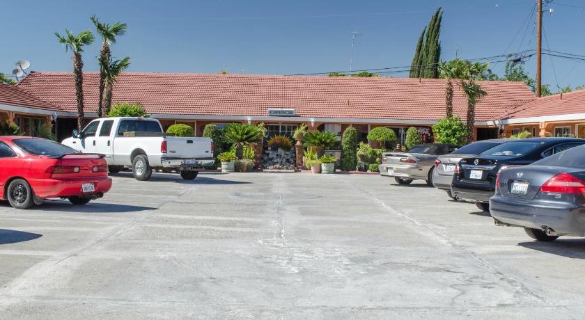 Economy Inn Los Banos photo