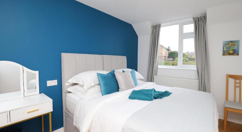 Dunstan House with free parking photo