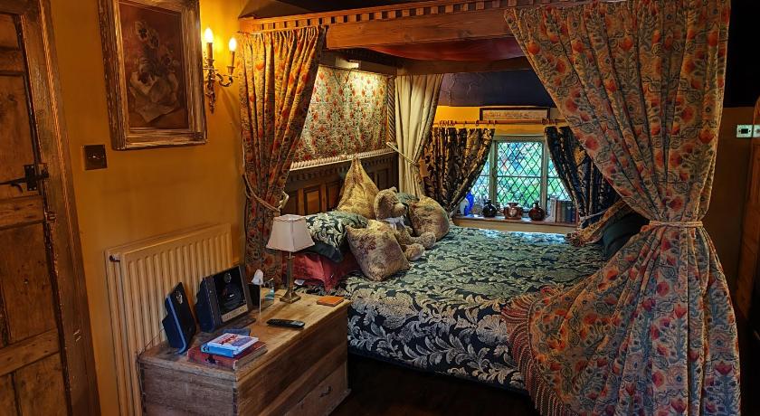 Image of Luxury King-Size Four Poster Double Suite 1