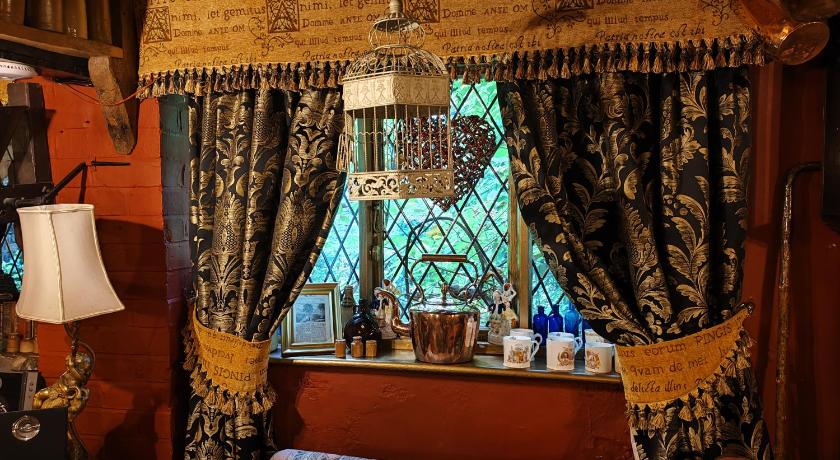 Image of Luxury King-Size Four Poster Double Suite 16