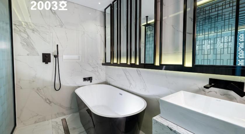 Seoul Hotel The Designers DDP 3-Star Hotel suite