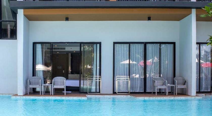 Image of Deluxe Pool Access Room 14