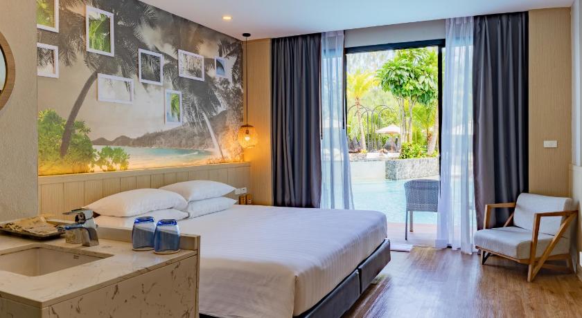 Image of Deluxe Pool Access Room 1