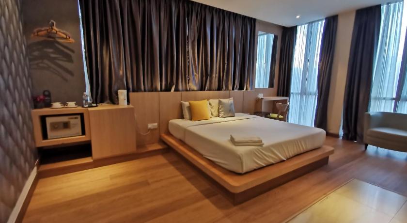 a bedroom with a large bed and a large window, Kyoto Boutique Hotel in Johor Bahru