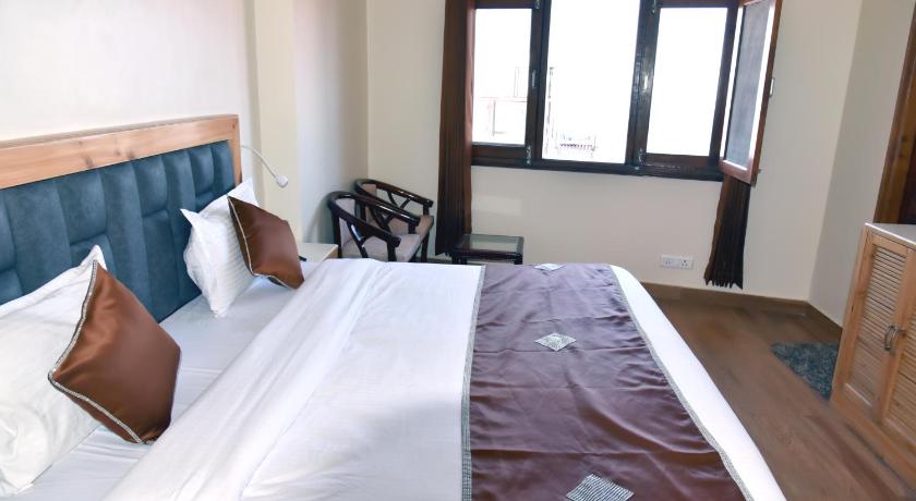 HOTEL UPHAR photo