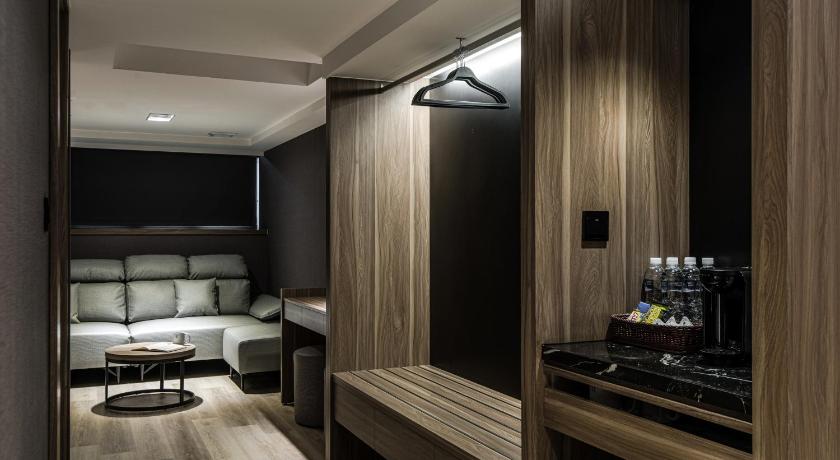 Image of Deluxe Family Room 12