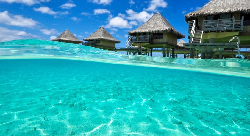Imagine din 1 King Overwater Bungalow Beach View 14
