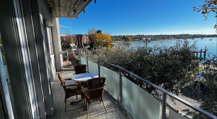 Front Lake Apartment Bardolino photo