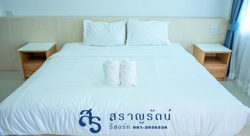 촌부리 สราญรัตน์รีสอร์ท 3つ星 ホテル ロビー