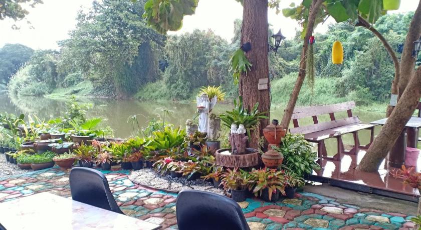 ริมน้ำ บ้านพรศรี โฮมสเตย์ photo