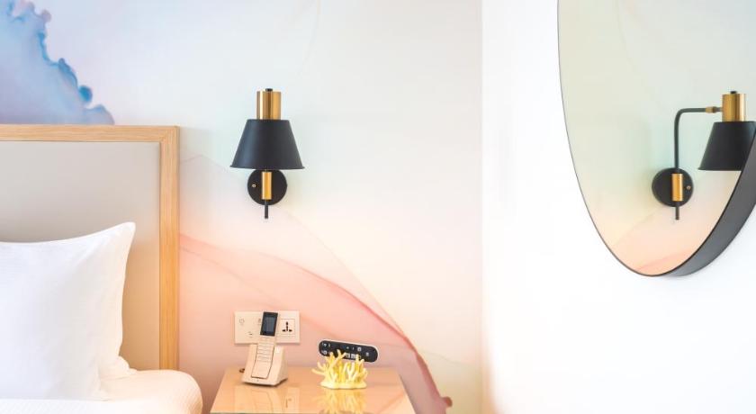 Image of Deluxe Partial Sea View King Room 10