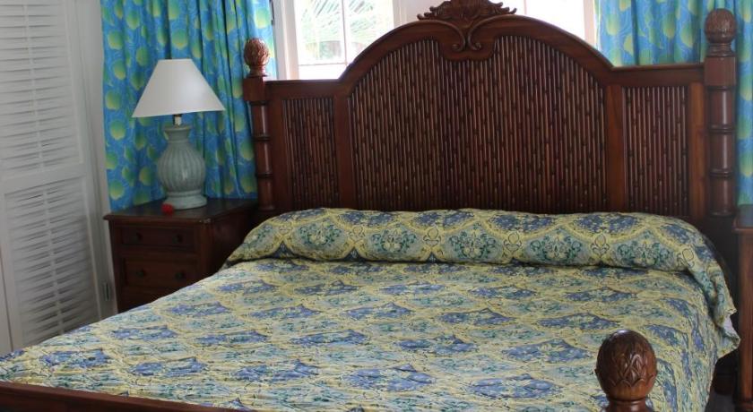 Beachcomber Club Resort photo