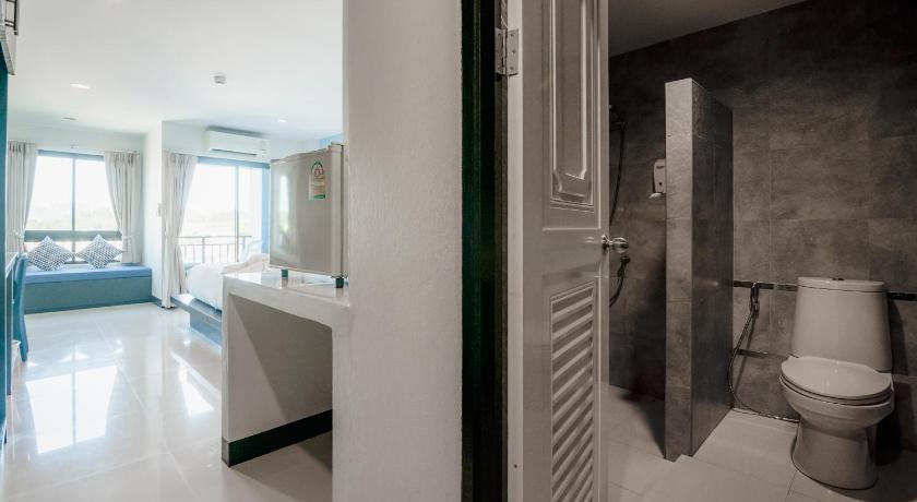 รูปของDeluxe City View Twin Room with Balcony (deluxe city view twin room with balcony) 12