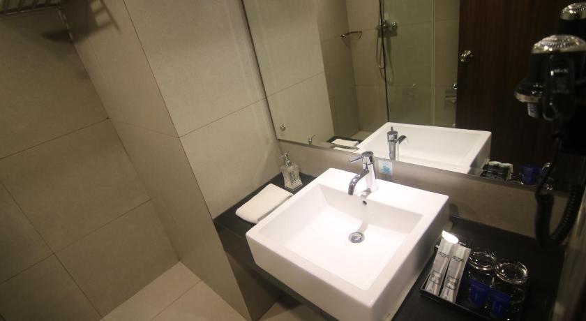 Image of Deluxe Twin Room - Smoking 4