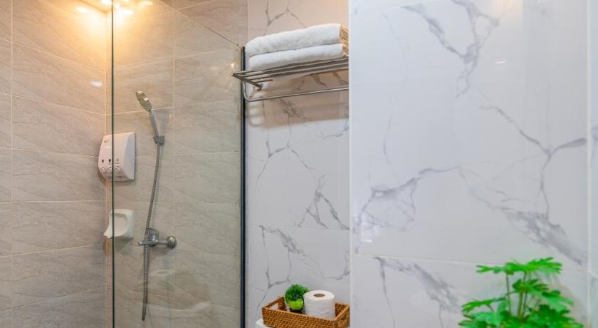AMANI 133, 3 Minutes to Airport, 100 Mbps WIFI, Free Netflix photo