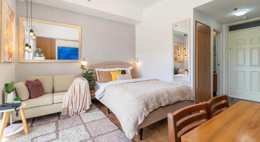 AMANI 133, 3 Minutes to Airport, 100 Mbps WIFI, Free Netflix photo