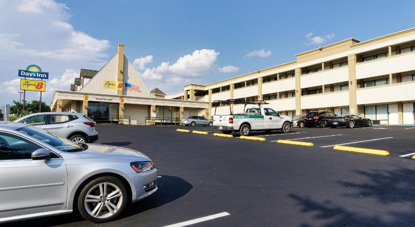 Super 8 By Wyndham Alexandria/Washington D.C. Area photo