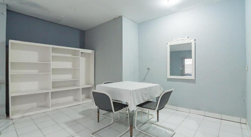 RedDoorz near Farm House 4 – Bandung, ID